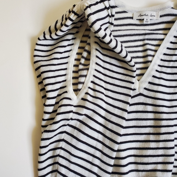 Another Love‎ Dara Padded Shoulder Top. - Picture 4 of 10